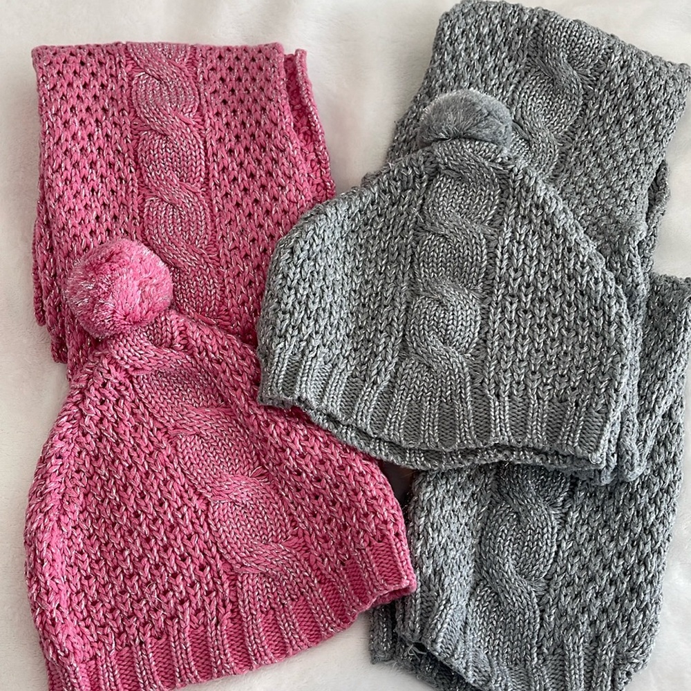 Body by Victoria two scarfs and two hats set O/S